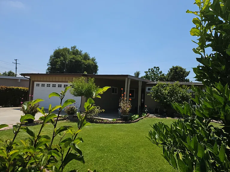 Desser Ln — Photo 1