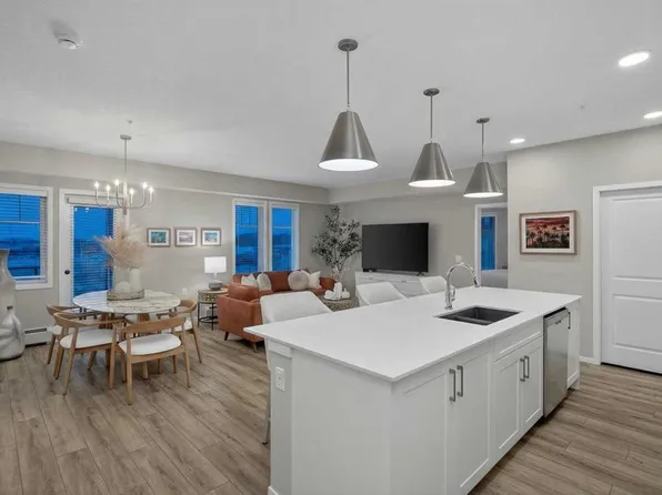 140 S Mahogany St SE #214, Calgary, AB T3M 2R2