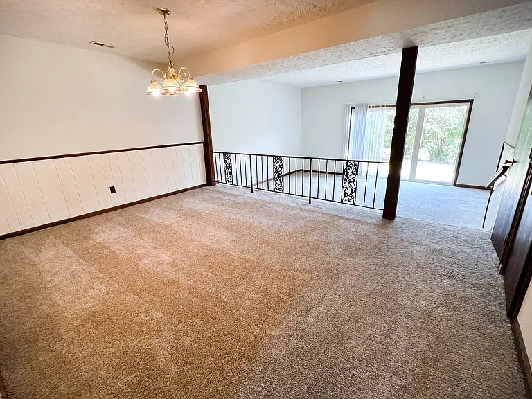 Crestbrook Apartments & Townhomes — Photo 41