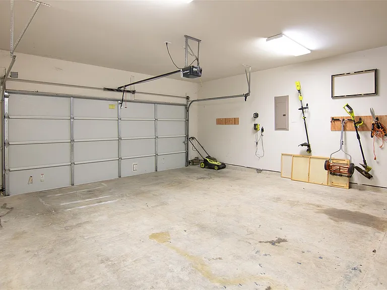 2306 Wipprecht St — Photo 30