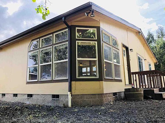 3rd image of 479 SE Parks Dr