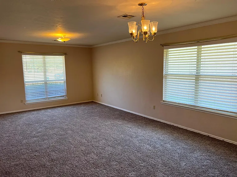 1812 Brittany Ln — Photo 4