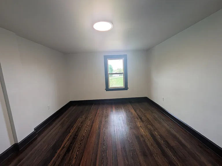 1059 Whittier Ave — Photo 9