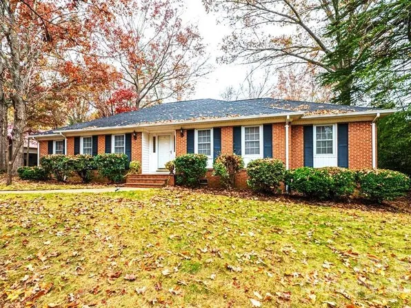 1044 18th Ave NW, Hickory, NC 28601