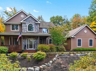 376 Wolf Hollow Rd, Lake Harmony, PA 18624