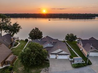 21904 River Rd N, Cordova, IL 61242