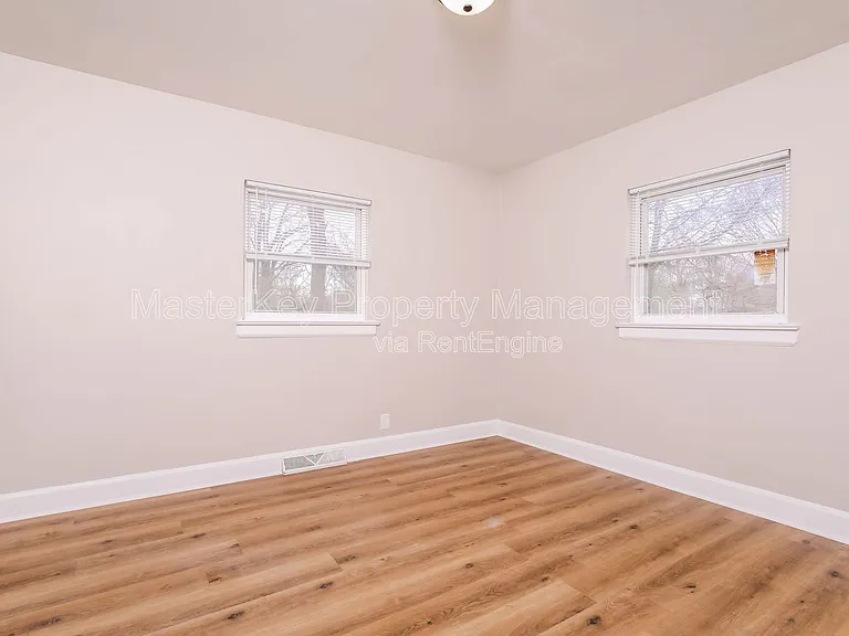 208 E Geer St #B — Photo 13