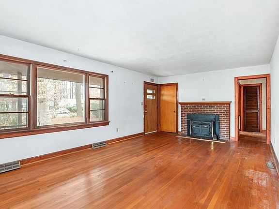 5th image of 221 Rich Rd