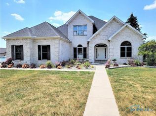 520 Pine Valley Dr, Bowling Green, OH