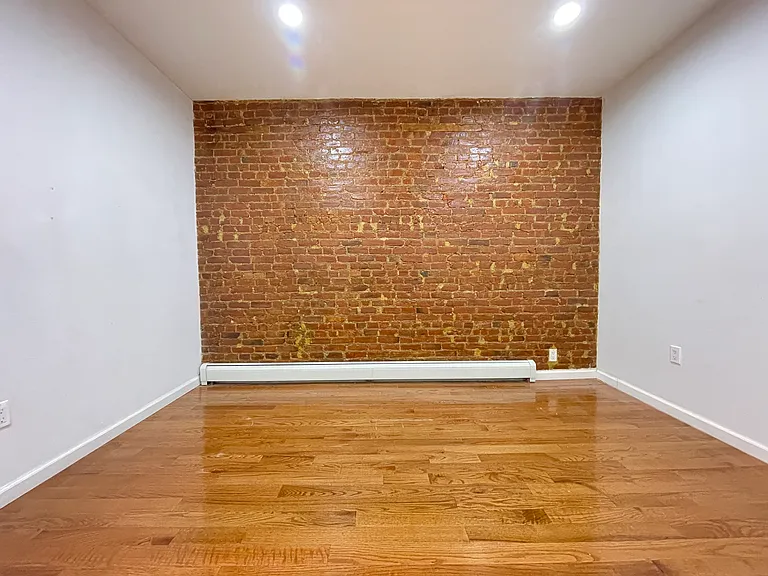 739 Franklin Ave #2 — Photo 7