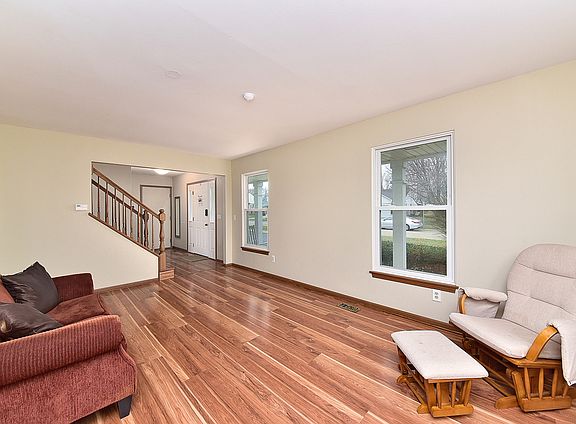 3rd image of 1702 Deer Run Dr