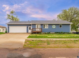153 E 6th St, Parker, SD 57053