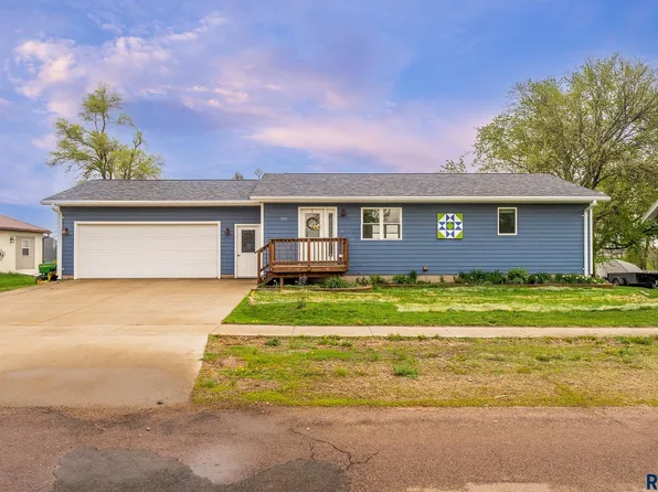 153 E 6th St, Parker, SD 57053