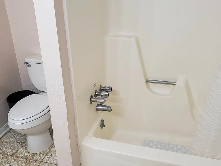 Poplar Grove Dr — Photo 10