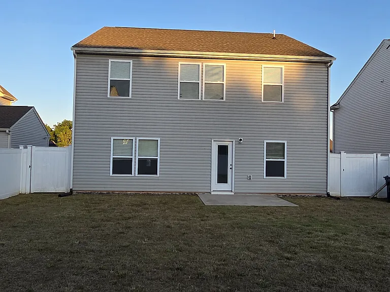 117 Bretan Ct — Photo 2