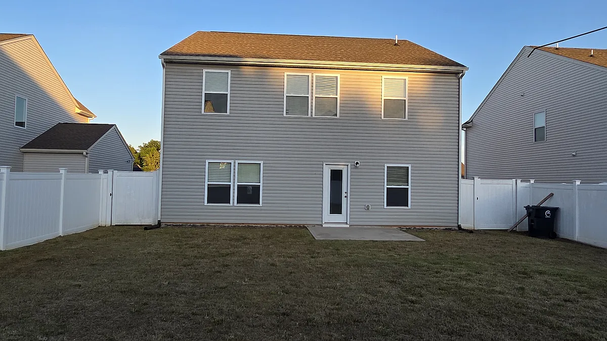 Building Photo - 117 Bretan Ct