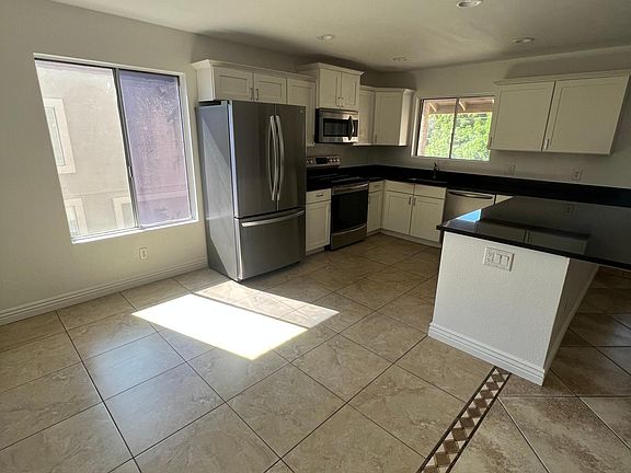 5th image of 930 N Revere Unit 201