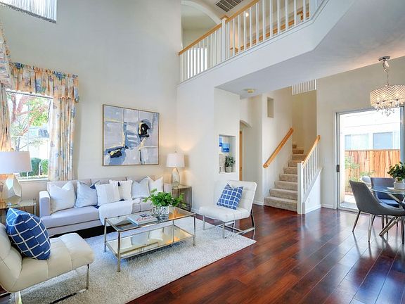 2nd image of 831 Las Palmas Way