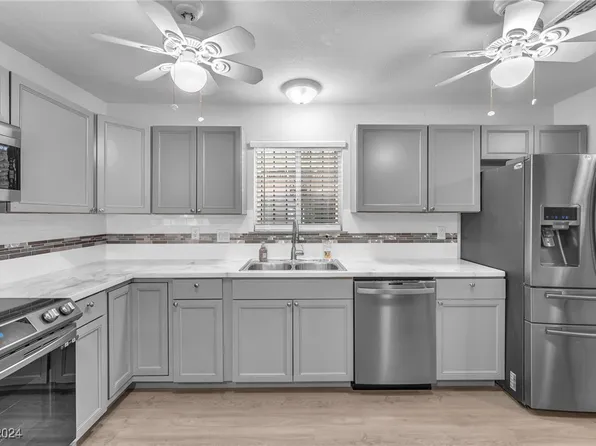 256 Greenbriar Townhouse Way, Las Vegas, NV 89121
