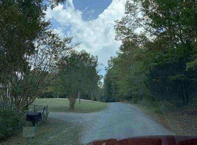 2nd image of 2077 Trotter Rd