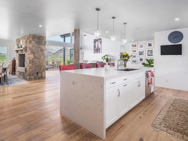 2455 Grand Teton Cir — Photo 4