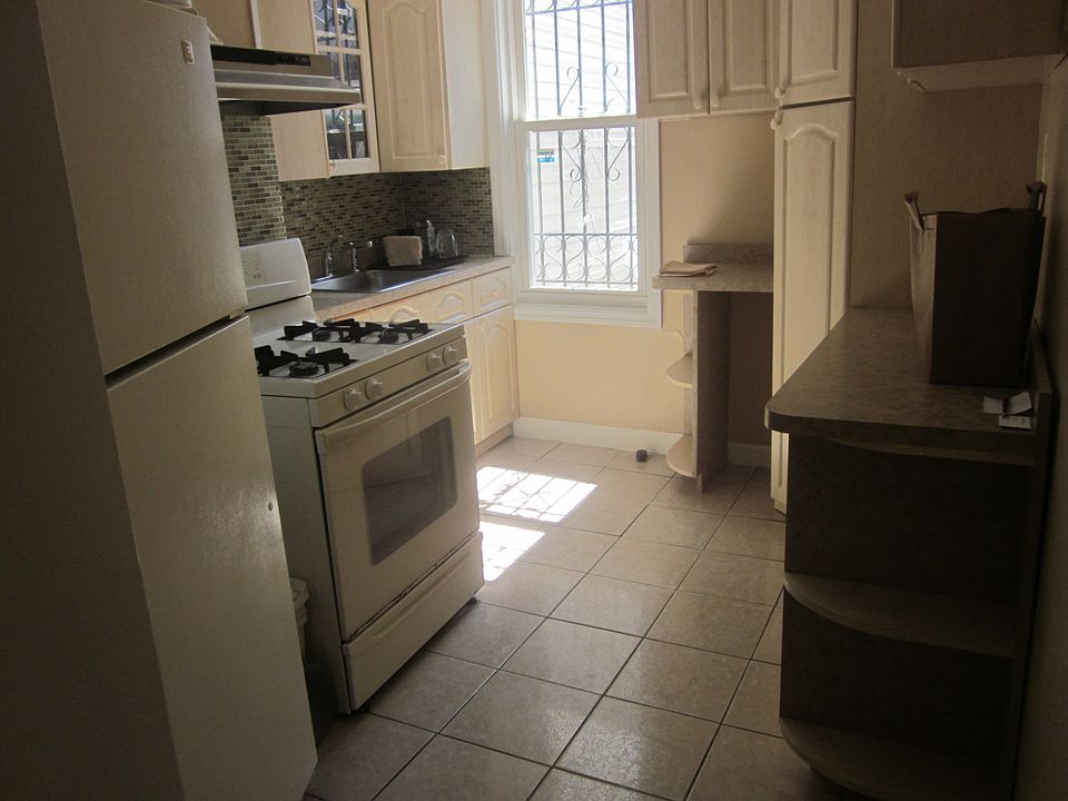 1st image of 20 Scholes St #1