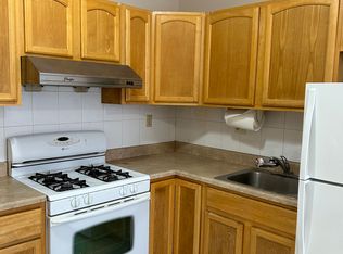 2329 S 8th St #1F, Philadelphia, PA 19148
