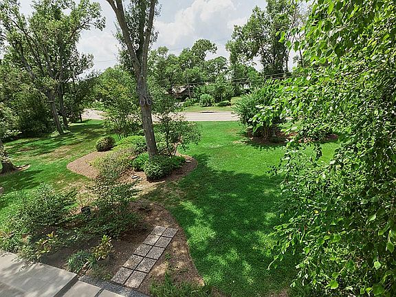 2nd image of 304 Lakeshore Dr