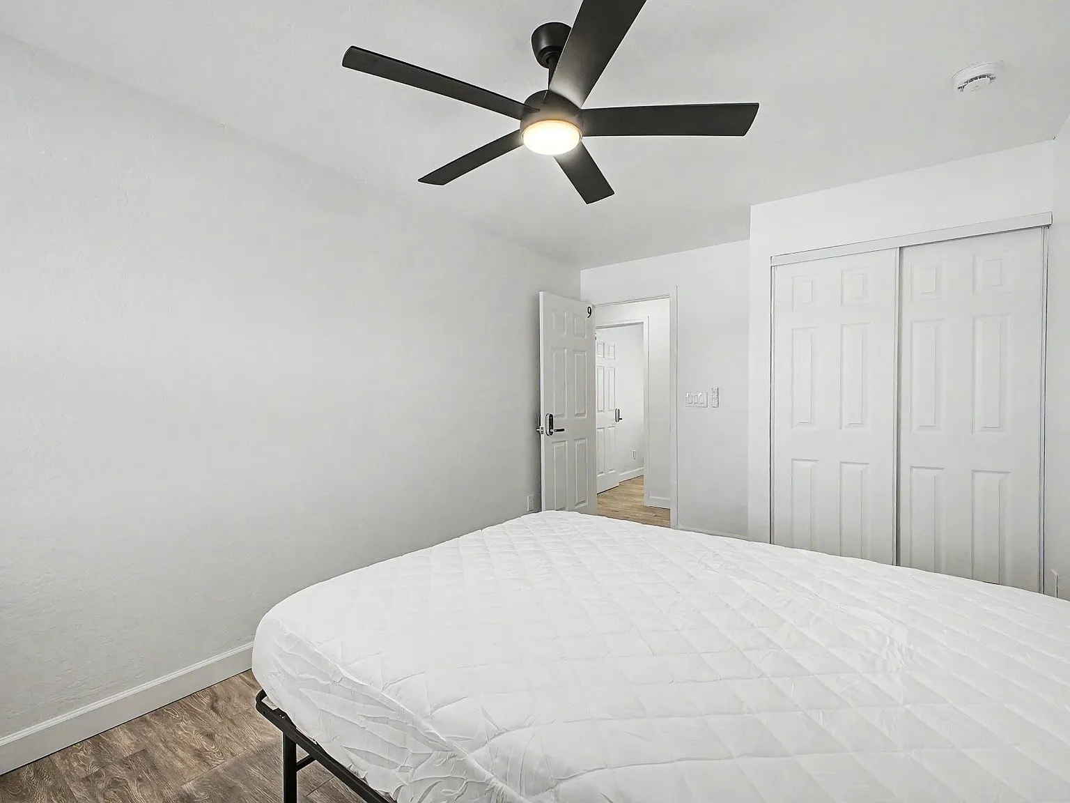 4 bed, 5.0 bath, 2800 sqft, $905 — Photo 2