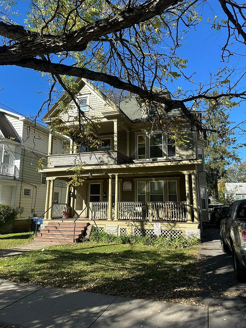 725 Euclid Ave - Available 8/1/27 - 3 Bedroom With Off-Street Parking — Photo 2