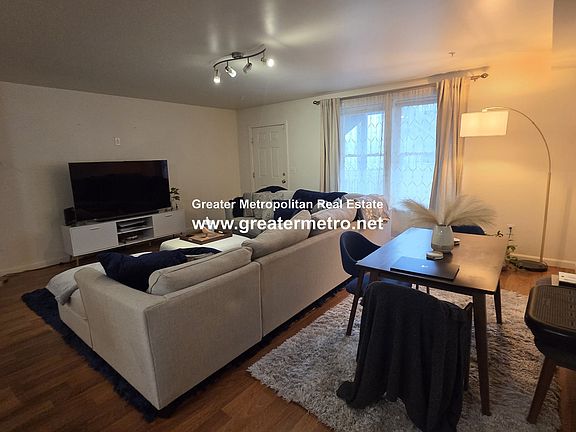3rd image of 41 Chelsea St APT 1