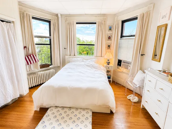 15 Bay State Rd APT 11, Boston, MA 02215