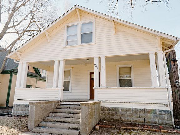 2nd image of 909 Main St