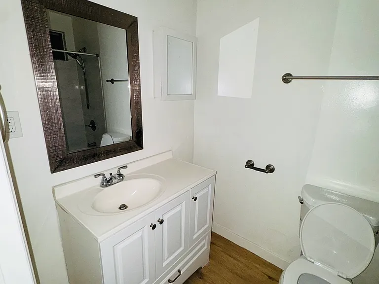 6248 Woodman Ave #17 — Photo 8