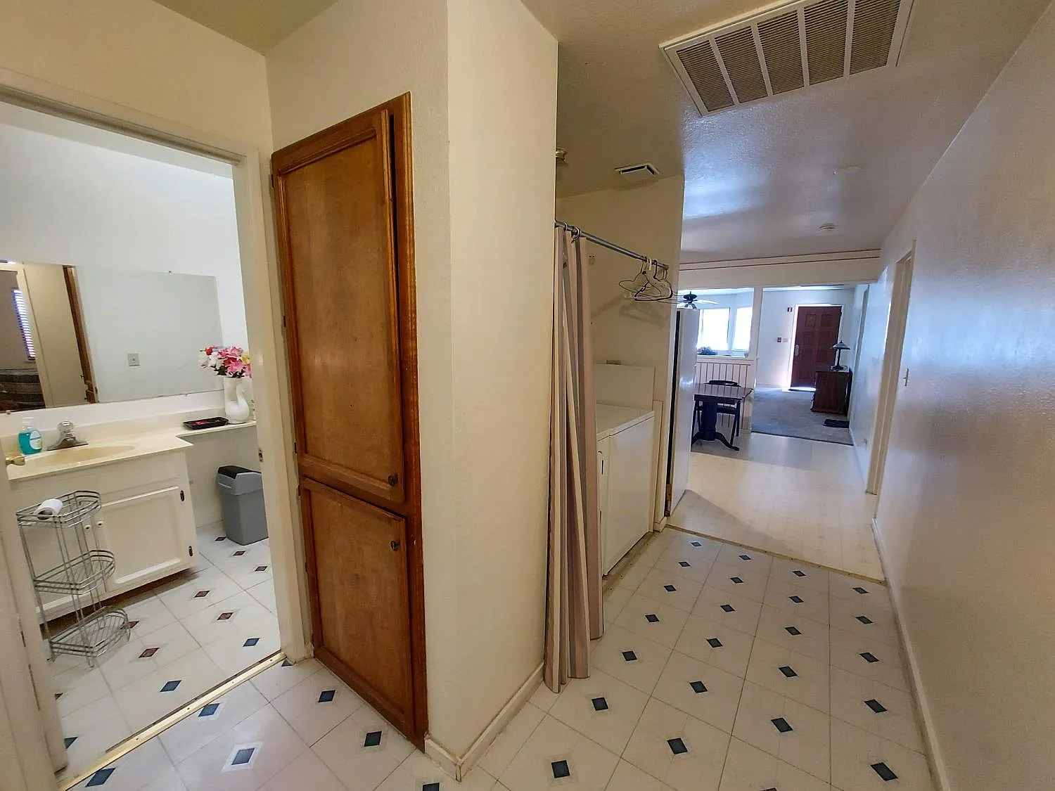 4 bed, 1441 sqft, $950 — Photo 1