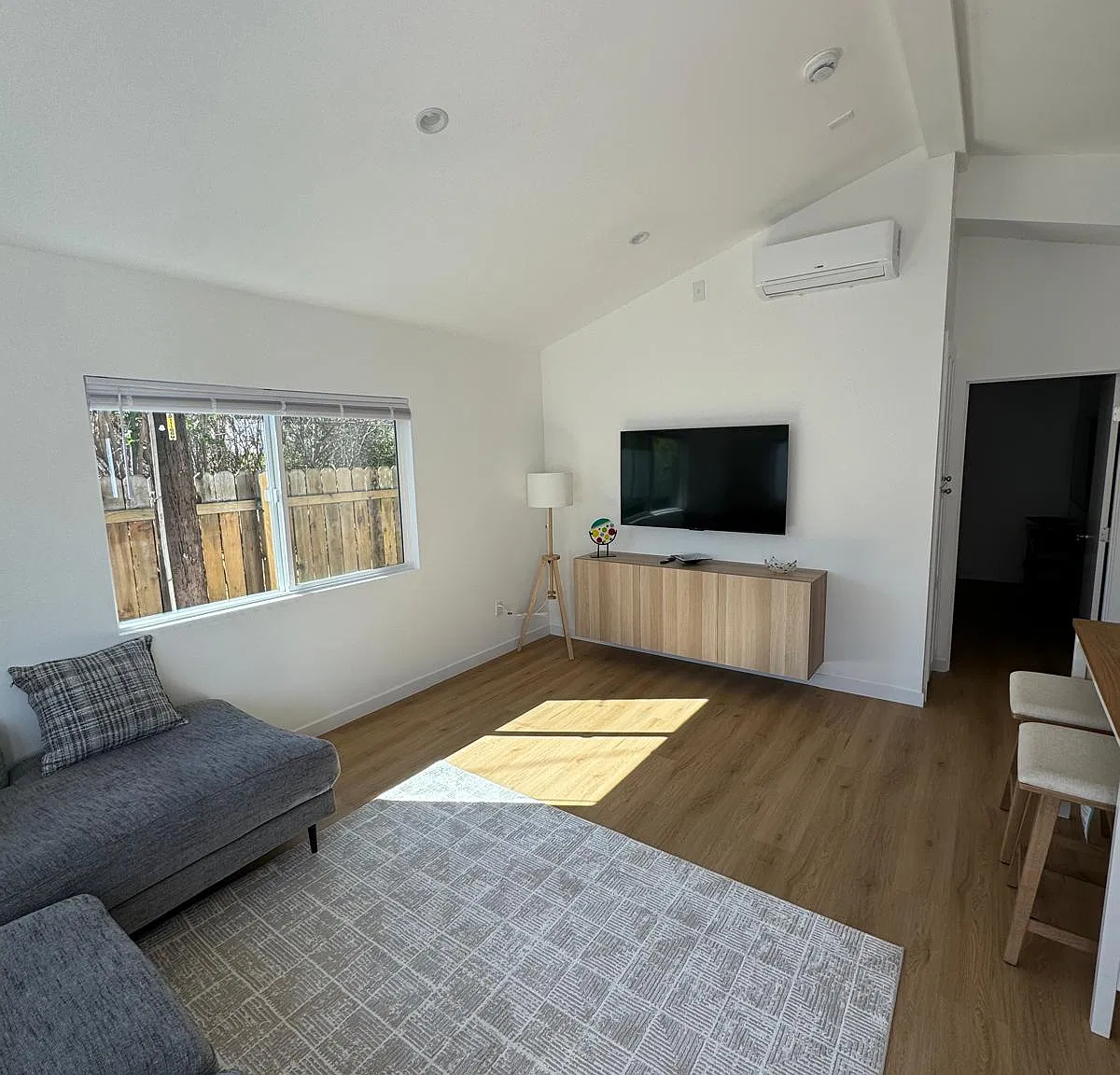 1 bed, 600 sqft, $2,550 — Photo 2