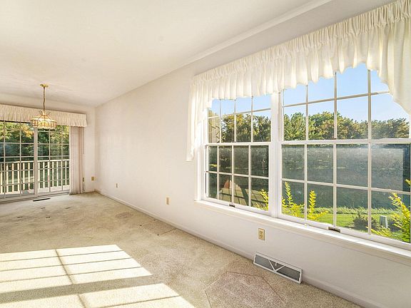 5th image of 1428 Bradford Ct