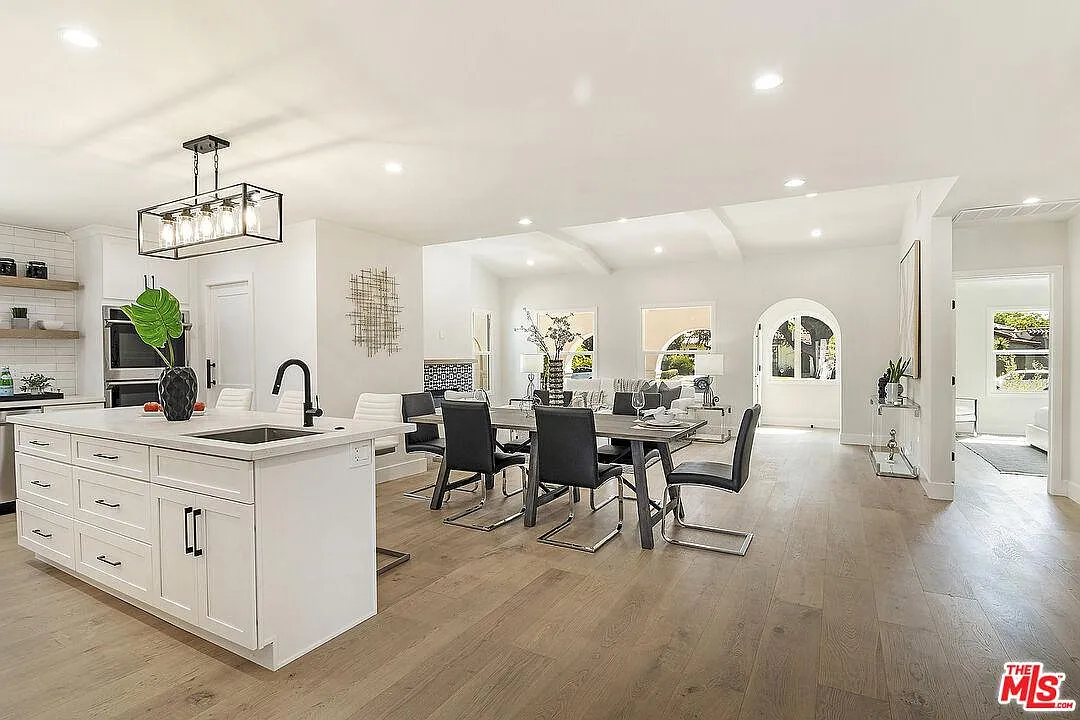 3 bed, 2100 sqft, $7,900 — Photo 3