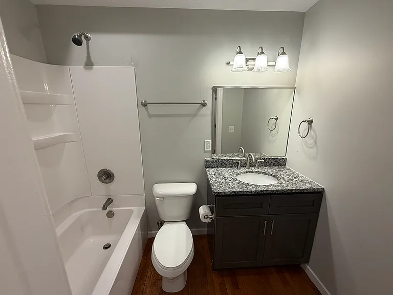 606 W Ohio St #103 — Photo 11