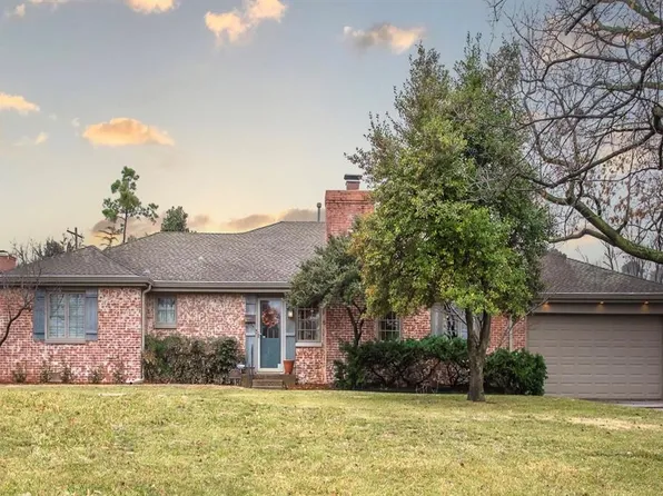 1826 Coventry Ln, Nichols Hills, OK 73120