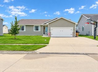 200 Summit Cir NW, Bondurant, IA 50035