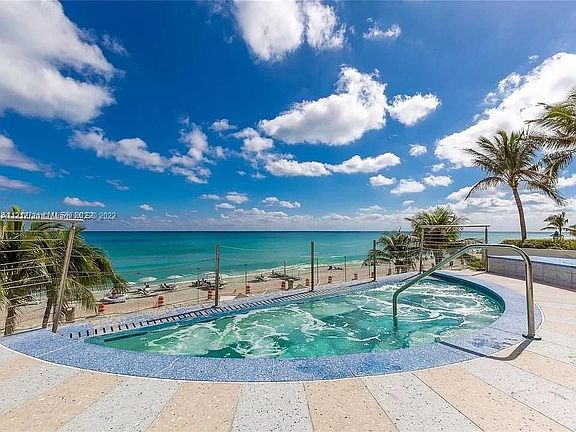 3rd image of 19111 Collins Ave APT 1707