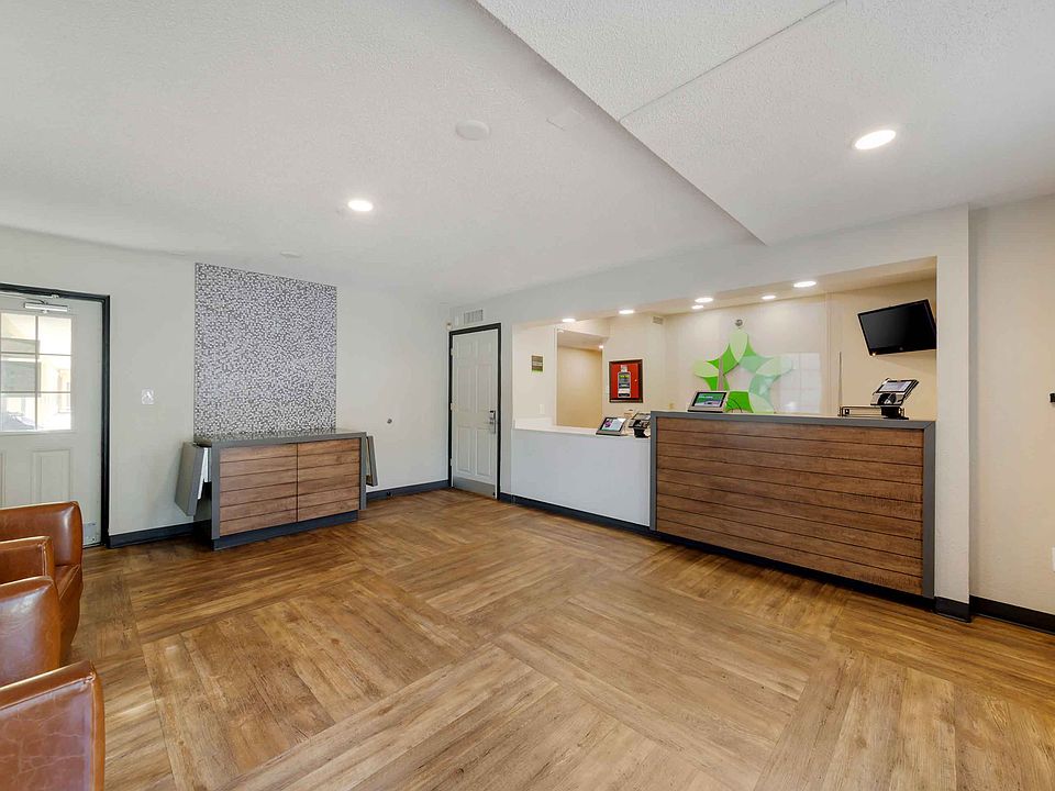 Lobby and Guest Check-in