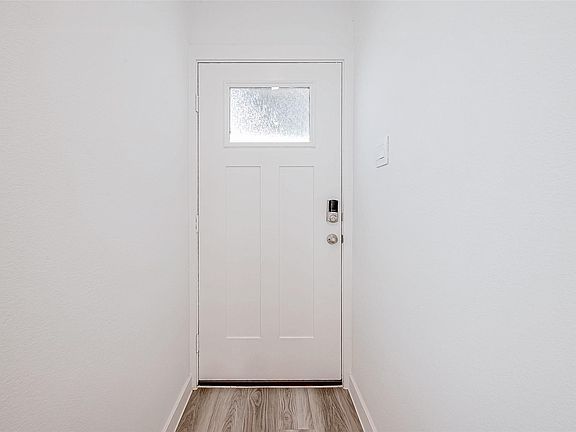 4th image of 3204 Crown Gate Dr