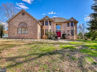 15 Scenic Dr, Ewing, NJ 08628