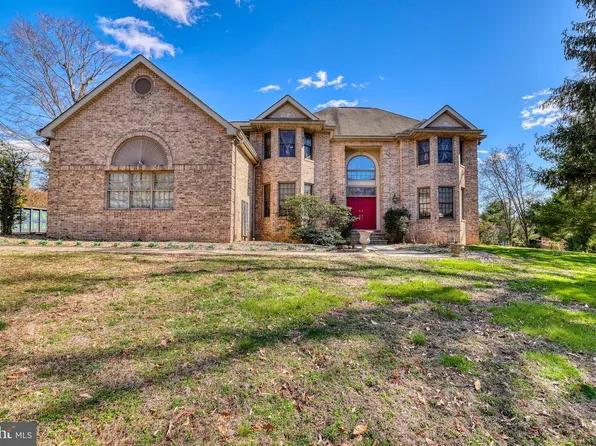 15 Scenic Dr, Ewing, NJ 08628