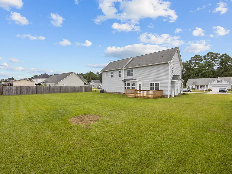203 Macdonald Blvd — Photo 42