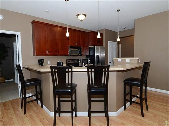 3rd image of 670 East Ln #102