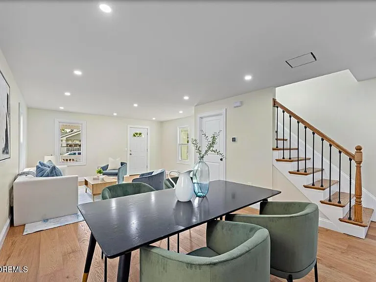 824 Dunlewy St — Photo 18