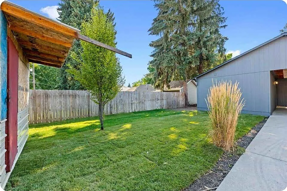 1107 E Harrison Ave — Photo 3